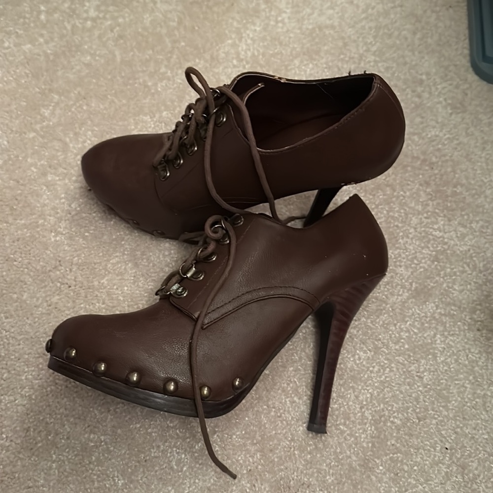 Heels - Picture 3 of 3